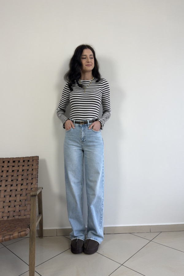 Spodnie jasnoniebieskie z szerokimi nogawkami i wysokim stanem marley